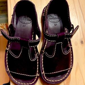 Duckfeet Samso sandal in plum 37.